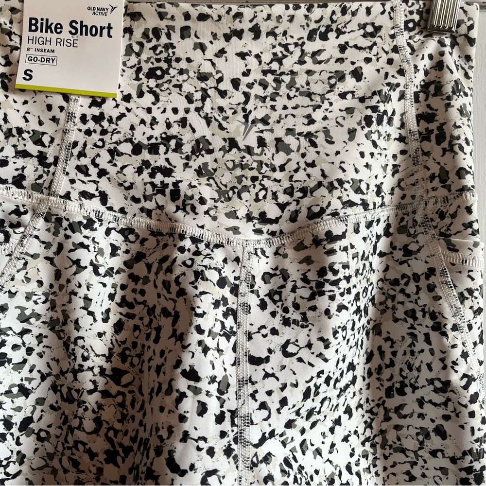 Old Navy Powersoft 8” Biker Shorts - Picture 6 of 7